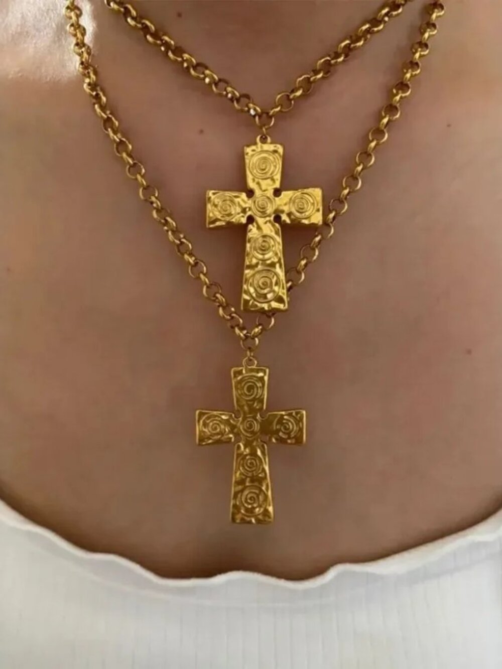 Elegant Gold Cross Necklace Q255